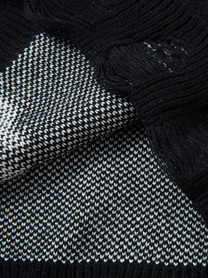 Oversized Graphic Sweater with Chain Detail - Perfect for Casual and Trendy Looks 