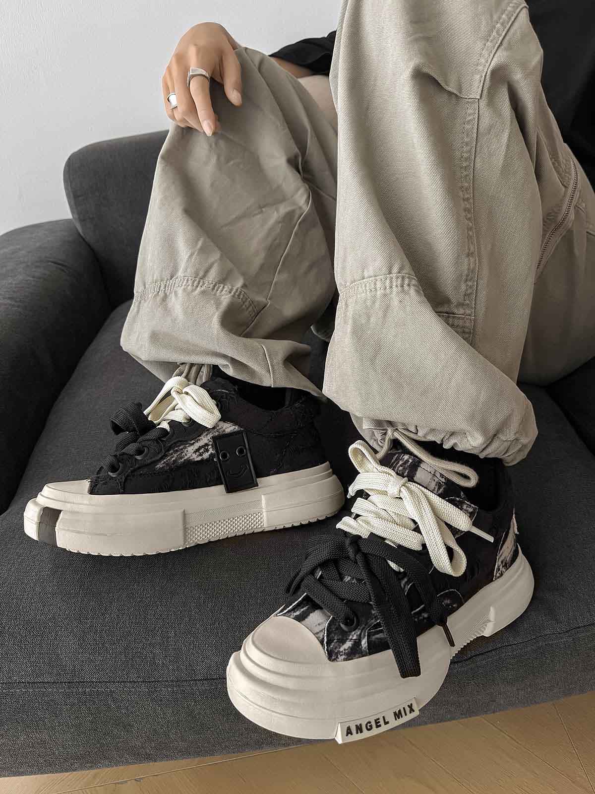 Stylish Chunky Sneakers with Dual Shoelaces for Everyday Wear 