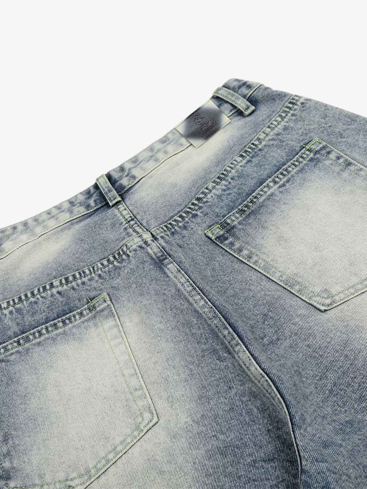 Strassbesetzte Bermuda-Shorts aus Denim im Used-Look
