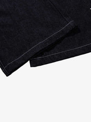Jeans mit Grafik und mehreren Knöpfen