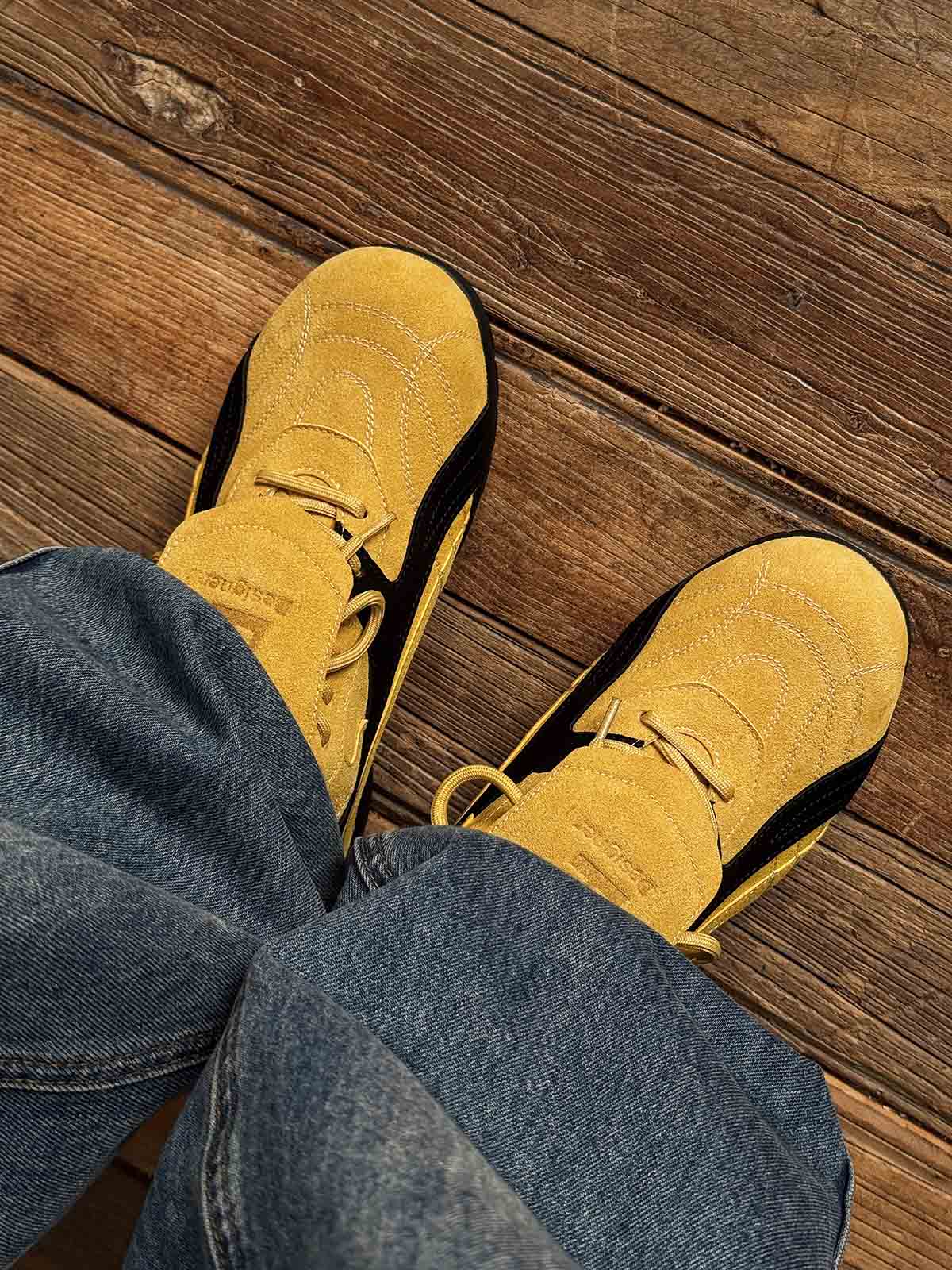 Stylish Yellow Casual Sneakers for Everyday Wear - Comfortable and Versatile Design 