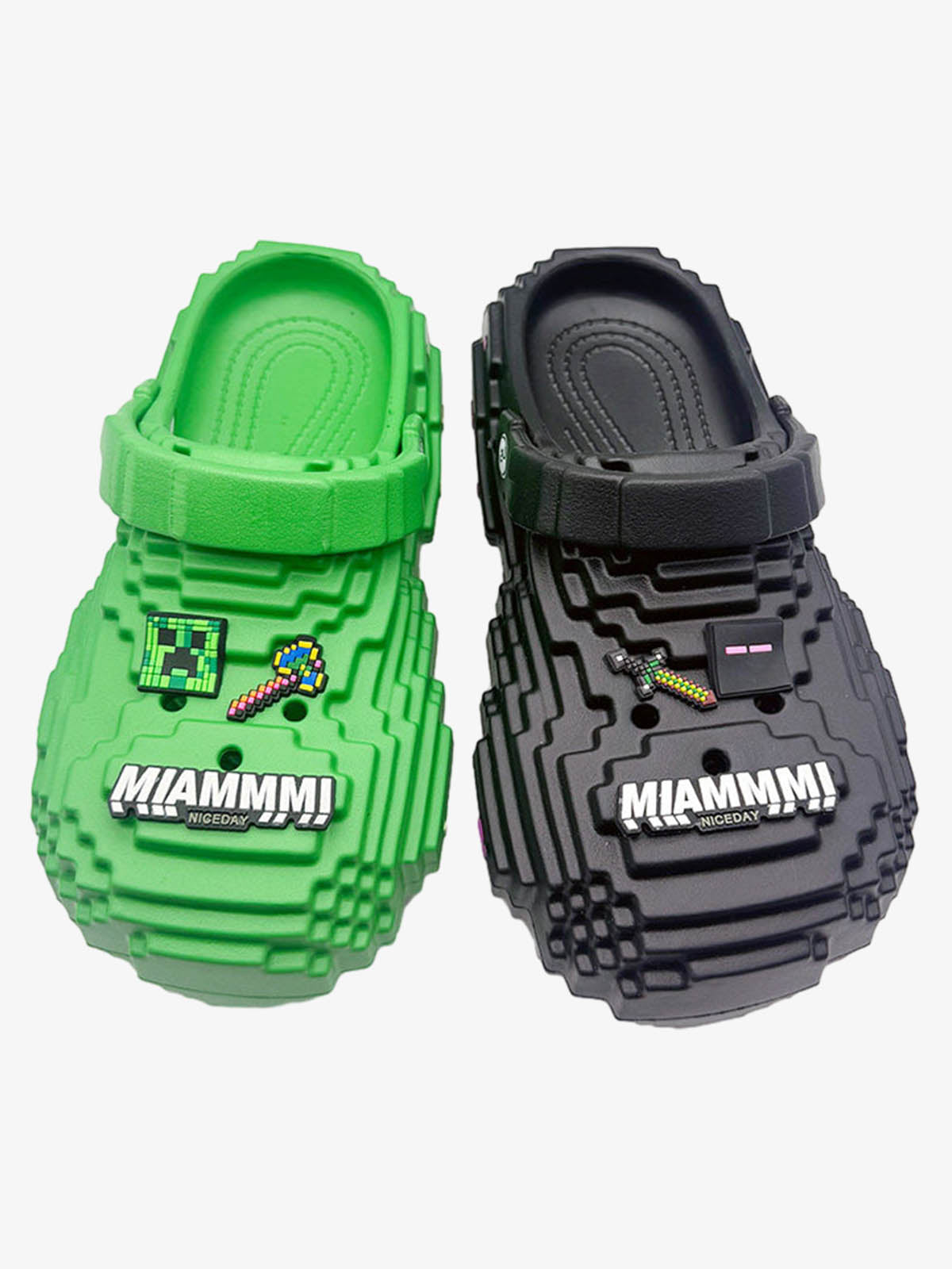 Rutschfeste Clogs mit Pixel-Design