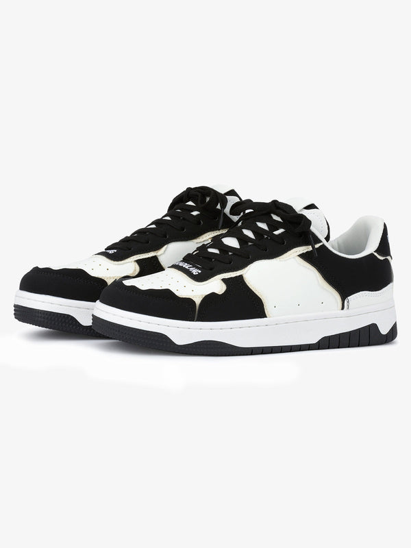 Black and white low-top canvas board shoes with contrast laces
