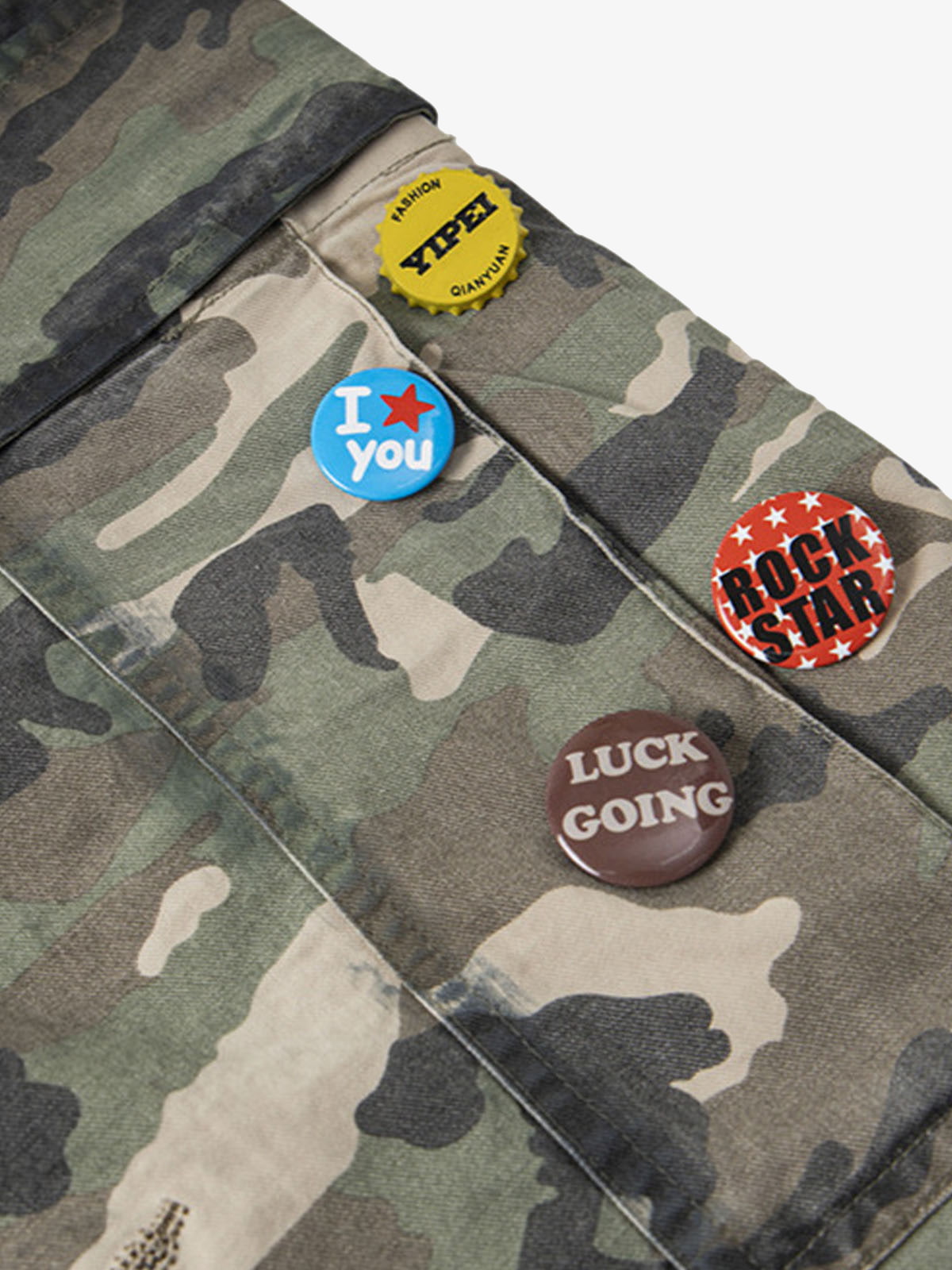 Camouflage Badge Cargo Shorts 