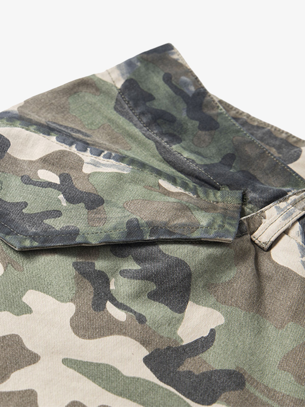 Camouflage Badge Cargo Shorts 