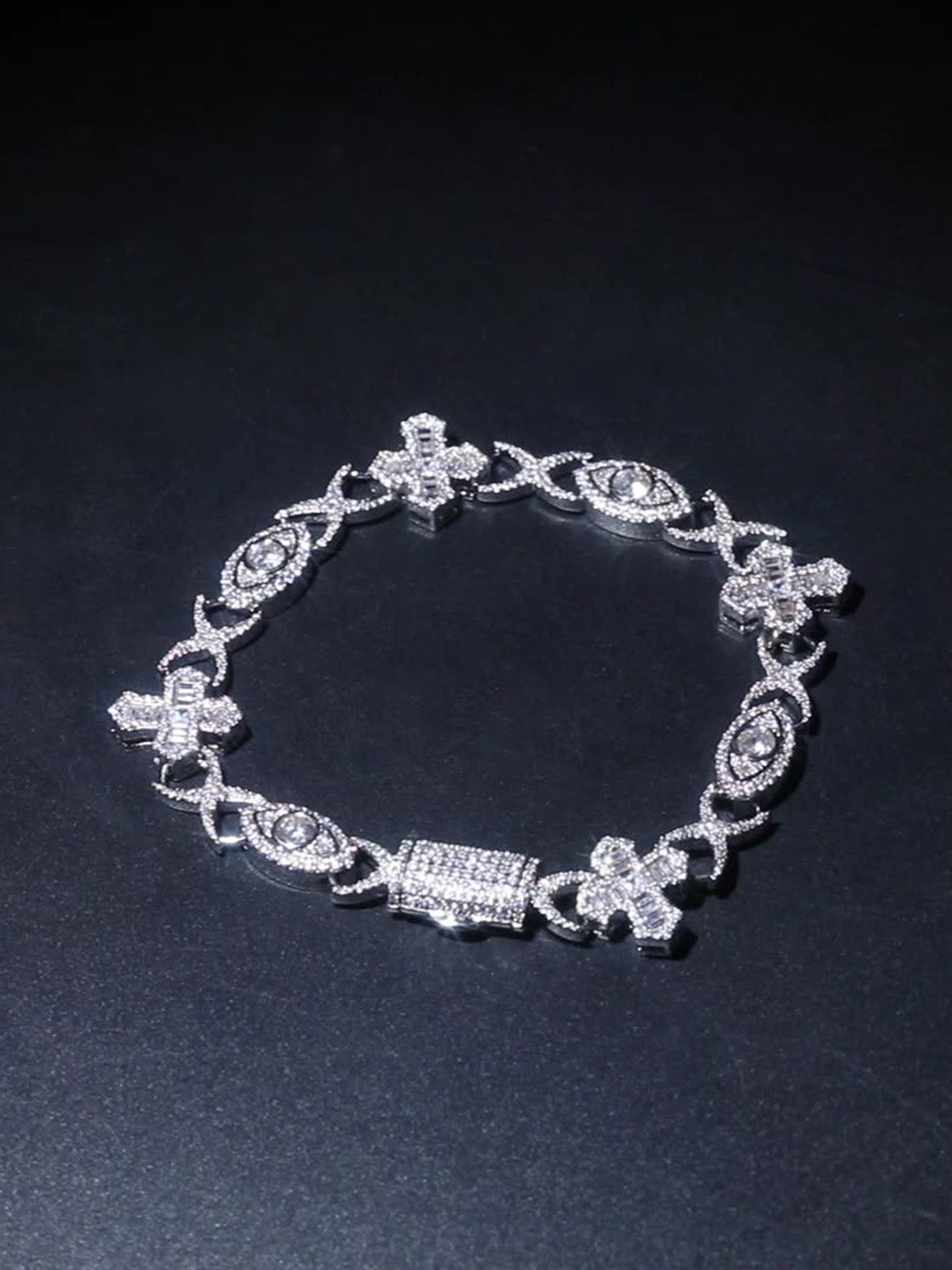 Bracelet croix en cuivre contre le mauvais œil