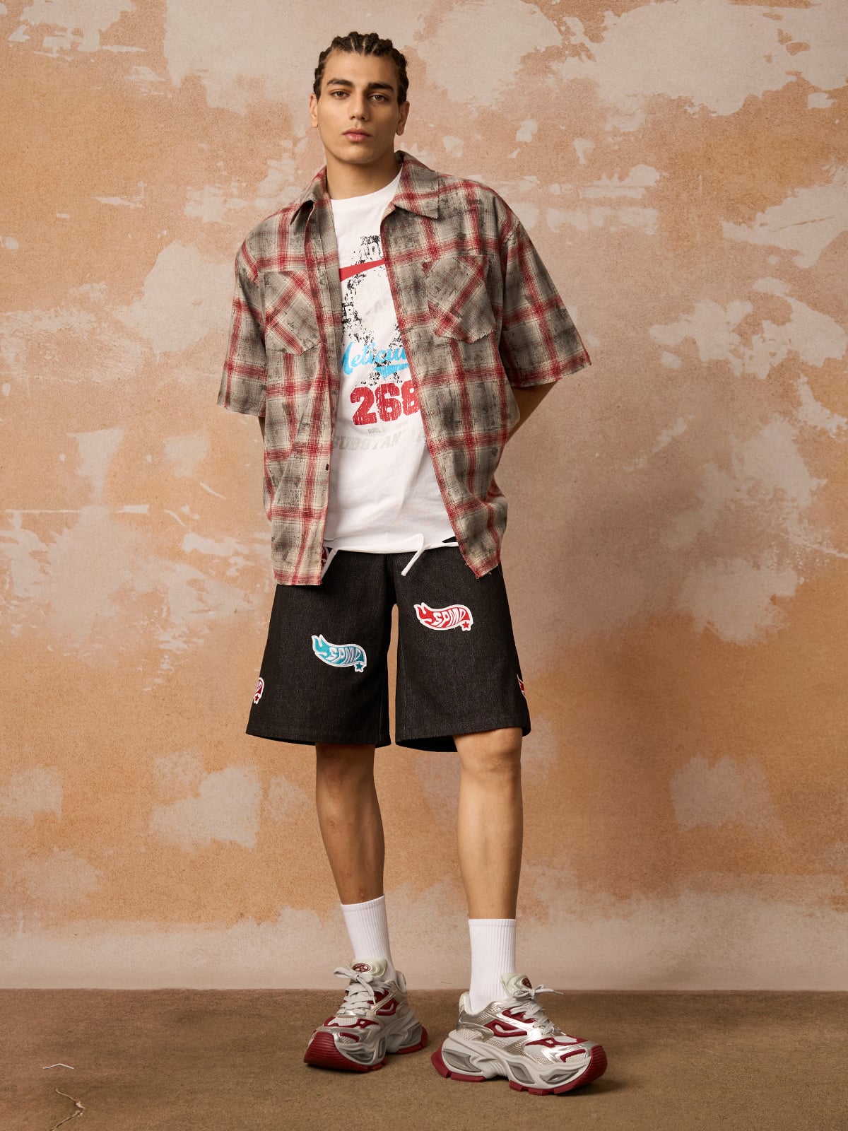 Distressed Patch Plaid Short-Sleeve Shirt 