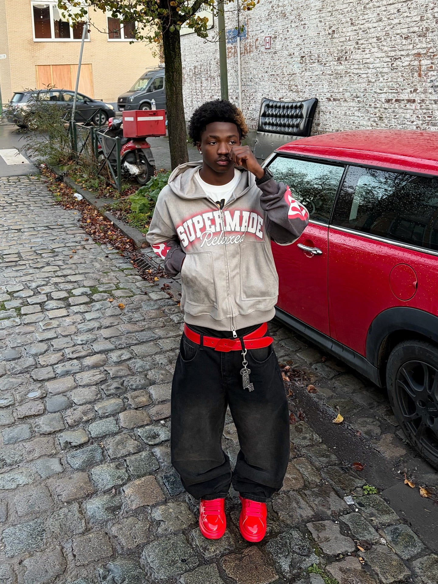 Veste courte en daim à grandes poches et fermeture éclair en deux parties