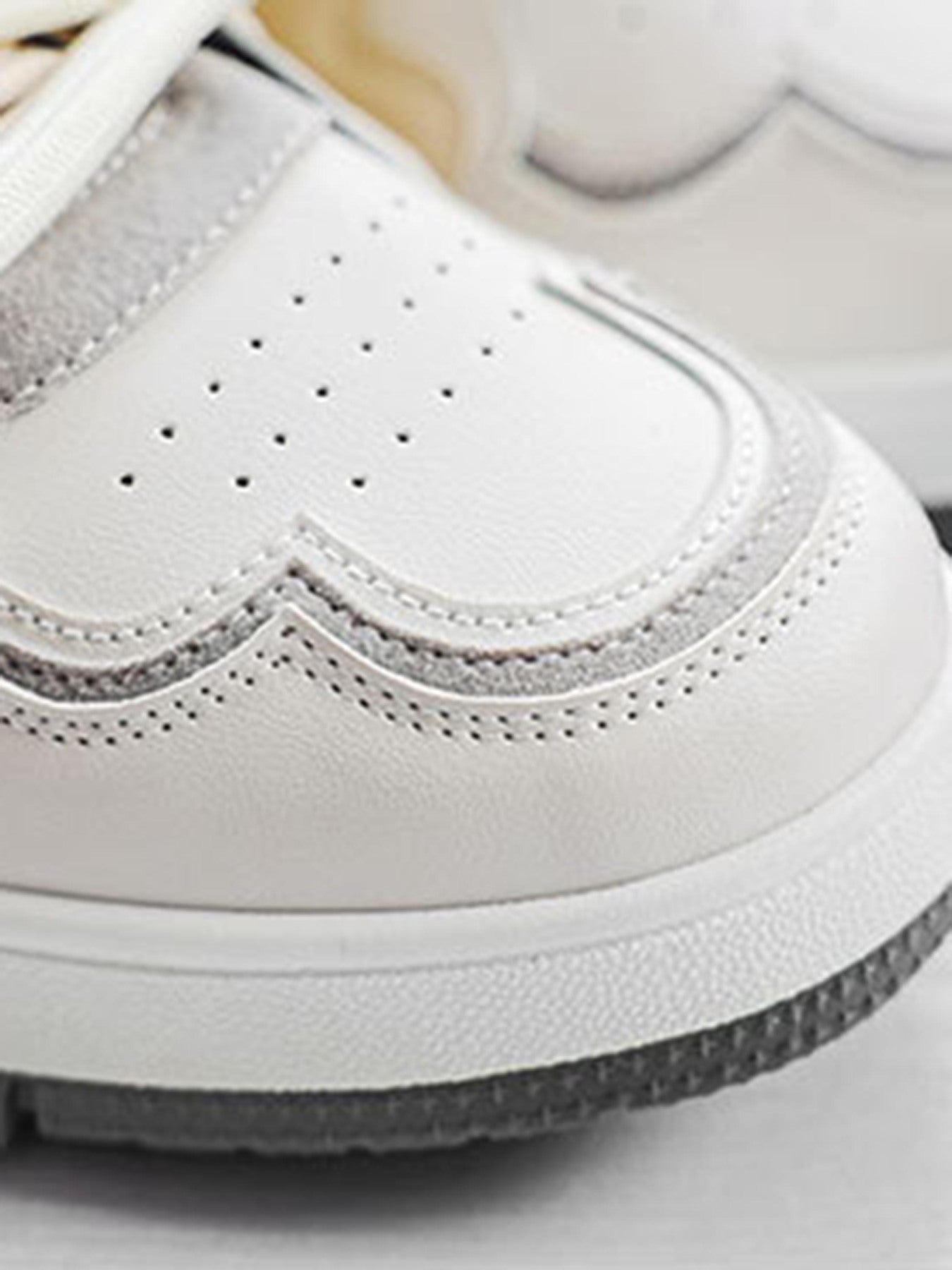 The Supermade Black And White Stitching Low-top Board Shoes