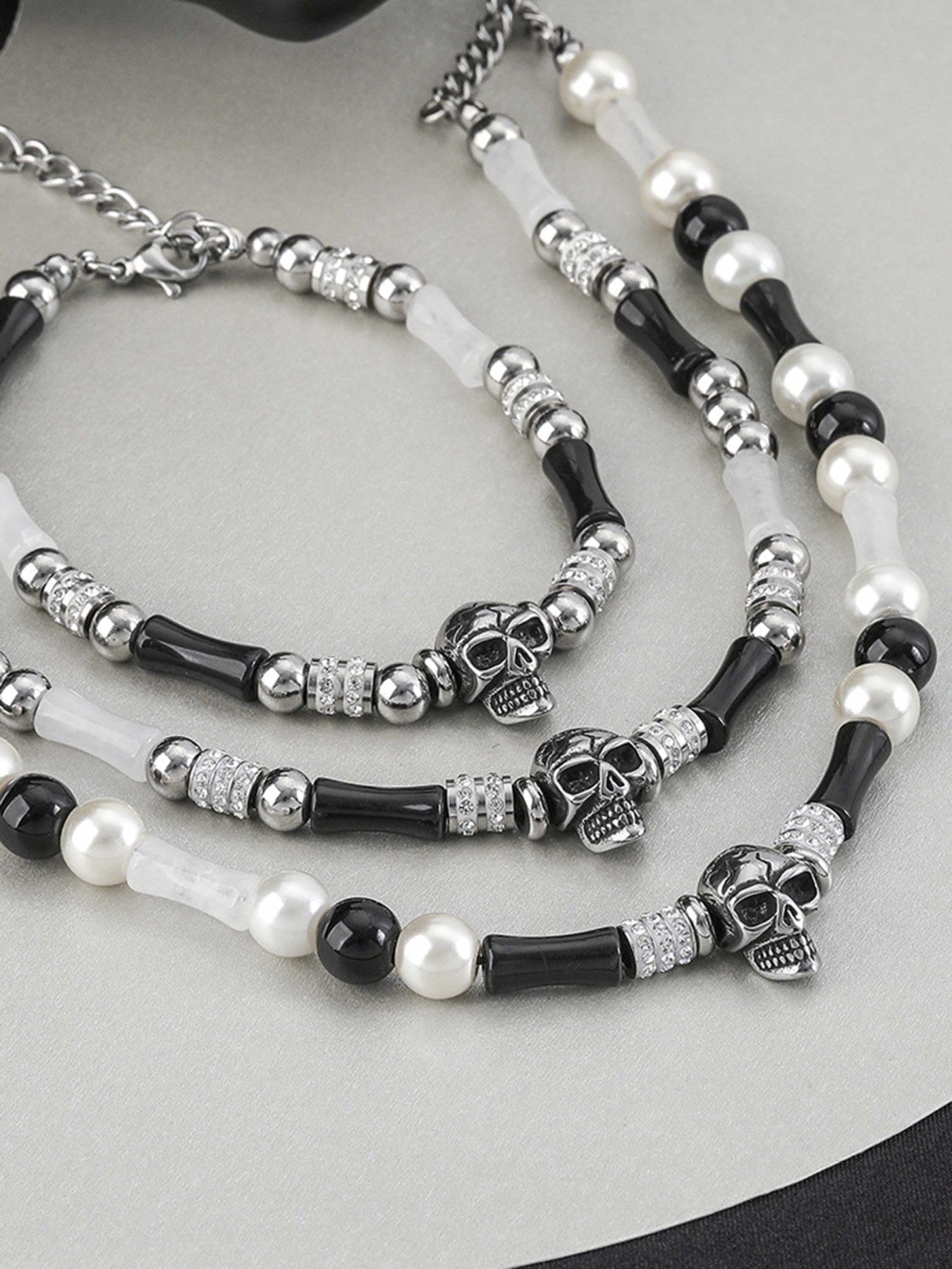 The Supermade Necklace With White Stone Beads